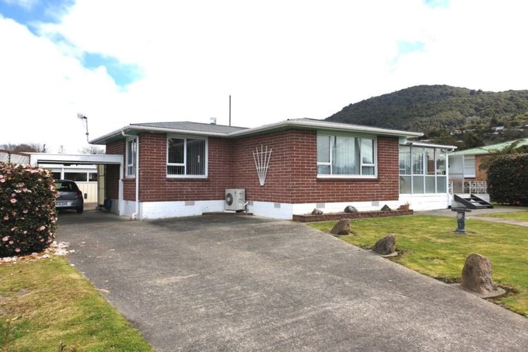 Photo of property in 4 Park Road, Western Heights, Rotorua, 3015