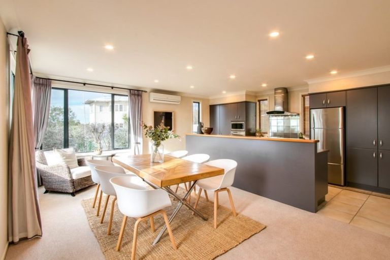 Photo of property in 28 Parade Street, Hospital Hill, Napier, 4110