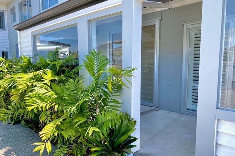 Photo of property in 6 Belt Road, Moturoa, New Plymouth, 4310