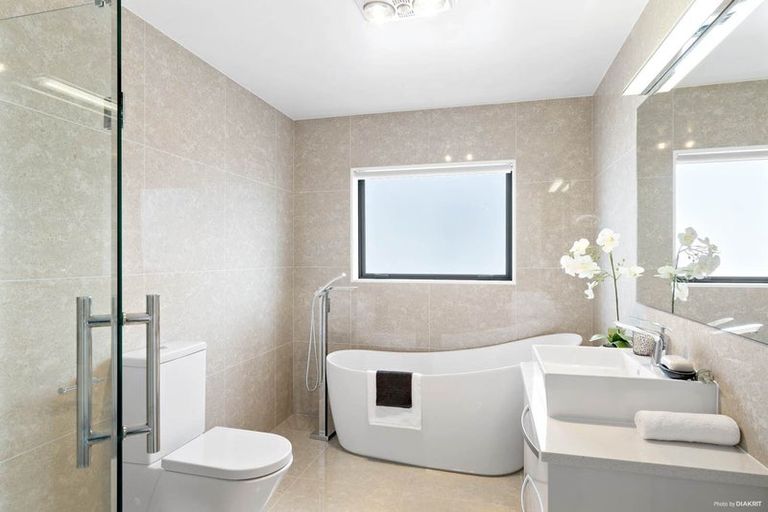 Photo of property in 10 Ascension Crescent, Orewa, 0931