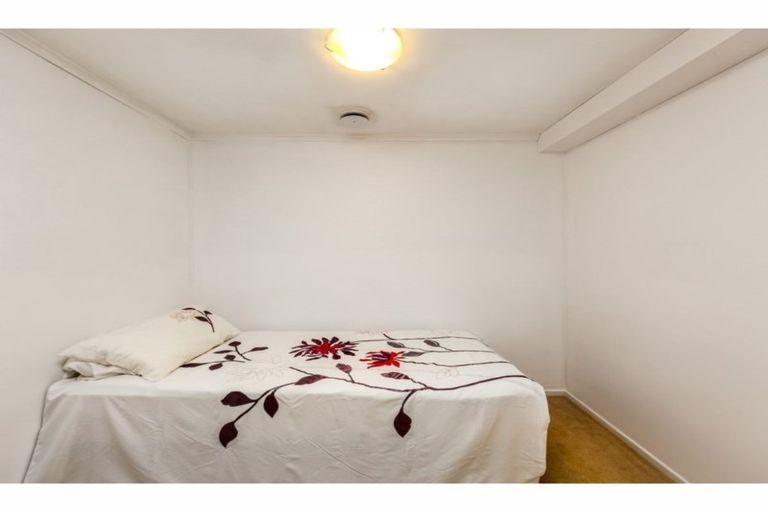 Photo of property in 72 La Rosa Street, Green Bay, Auckland, 0604