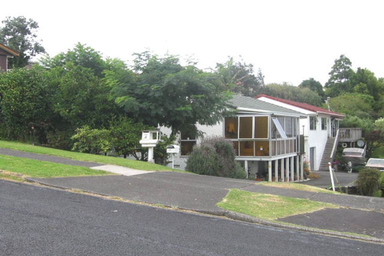 Photo of property in 1/4 Neal Avenue, Glenfield, Auckland, 0629