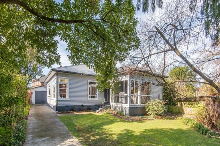 Photo of property in 94 Windermere Road, Papanui, Christchurch, 8053