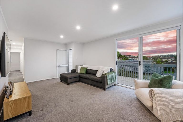 Photo of property in 24 Halloran Place, Massey, Auckland, 0614