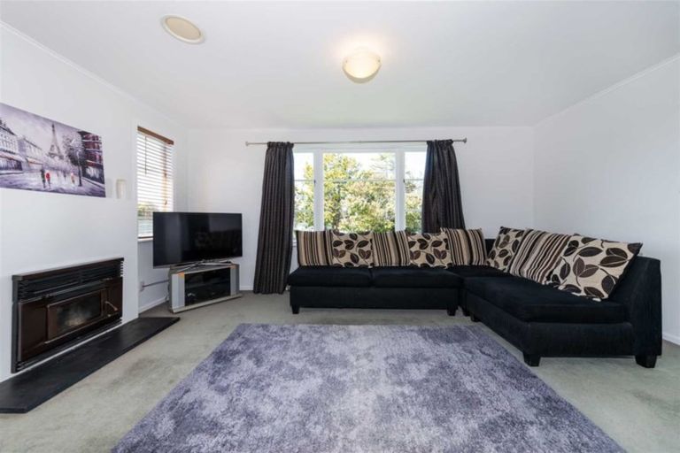 Photo of property in 11 Sylvan Crescent, Te Atatu South, Auckland, 0610