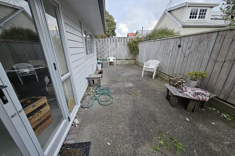 Photo of property in 182a Rongotai Road, Kilbirnie, Wellington, 6022