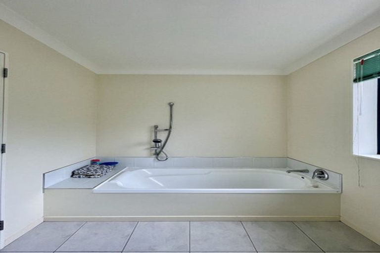 Photo of property in 17 Phar Lap Grove, Trentham, Upper Hutt, 5018