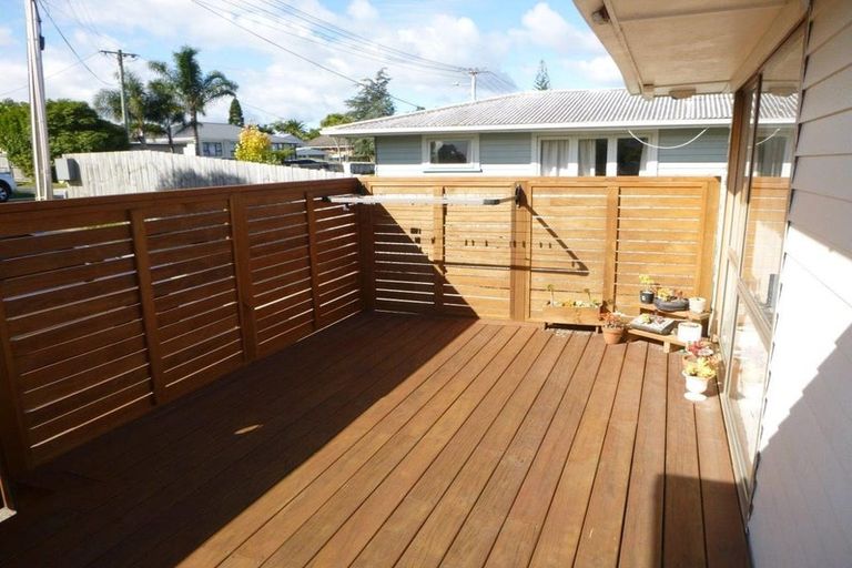 Photo of property in 16 Waione Avenue, Te Atatu Peninsula, Auckland, 0610
