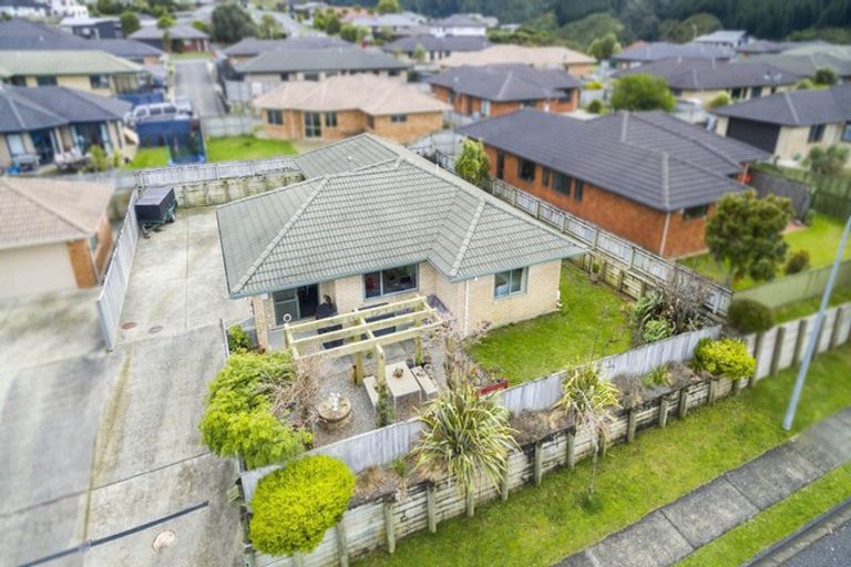 Photo of property in 32 Percy Kinsman Crescent, Riverstone Terraces, Upper Hutt, 5018