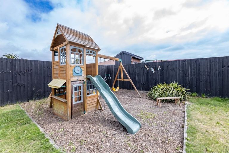 Photo of property in 24 Inwoods Road, Parklands, Christchurch, 8083