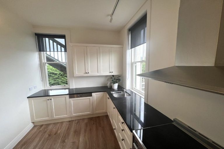 Photo of property in 16b Hadfield Terrace, Kelburn, Wellington, 6012