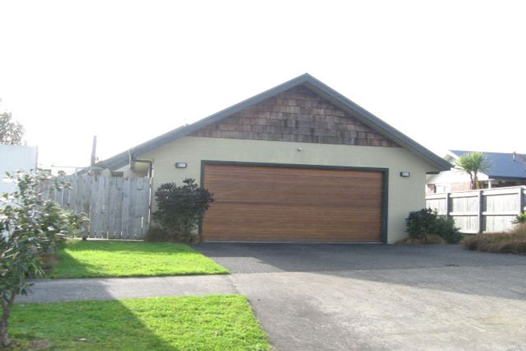 Photo of property in 8 Greenwood Place, Fitzherbert, Palmerston North, 4410