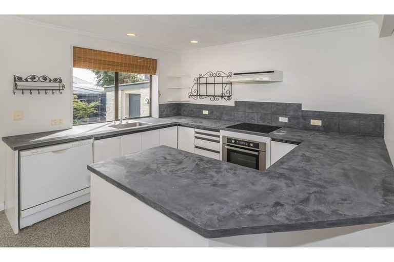 Photo of property in 2/131b Mcfaddens Road, Saint Albans, Christchurch, 8052