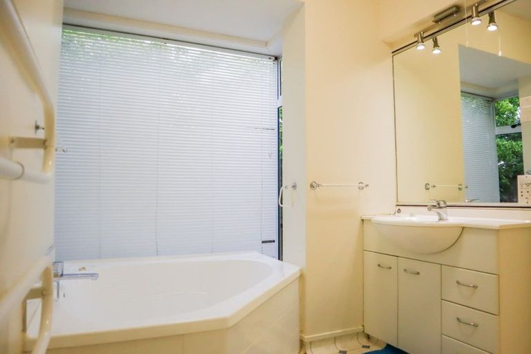 Photo of property in 229 Avonhead Road, Avonhead, Christchurch, 8042