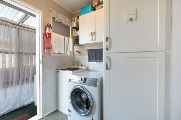 Photo of property in 10 Lipton Grove, Opaheke, Papakura, 2113