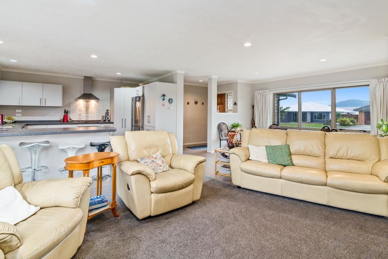 Photo of property in 8 Kipling Crescent, Owhata, Rotorua, 3010