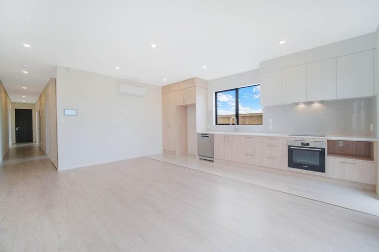 Photo of property in 10 Kaapehu Street, Karaka, 2578