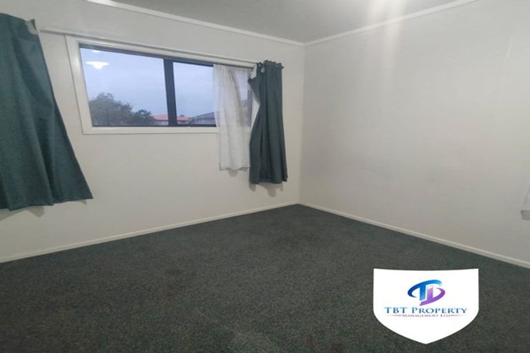Photo of property in 696 Massey Road, Mangere, Auckland, 2022