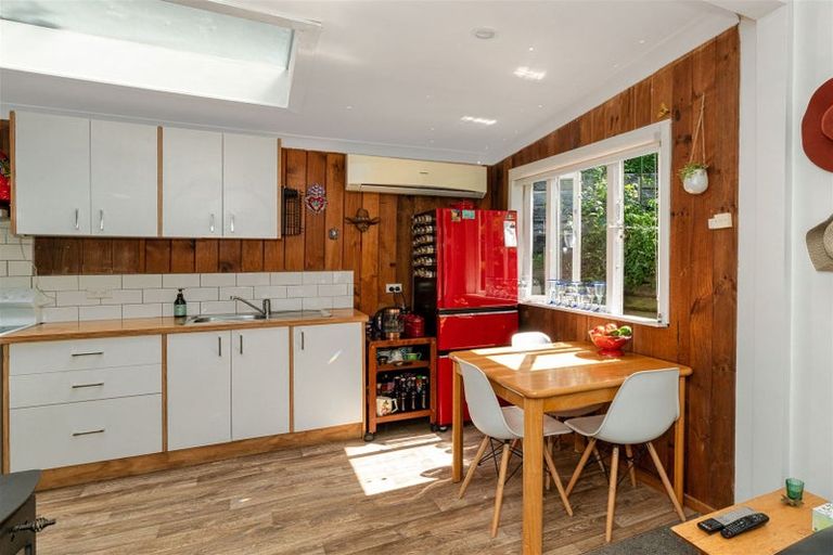 Photo of property in 56 Tilley Road, Paekakariki, 5034