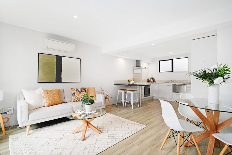 Photo of property in 2/22 Springfield Road, St Albans, Christchurch, 8014