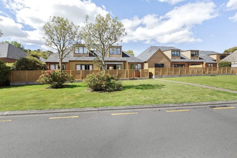 Photo of property in 63 Futuna Close, Karori, Wellington, 6012