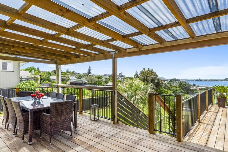 Photo of property in 32 Omokoroa Road, Omokoroa, 3114