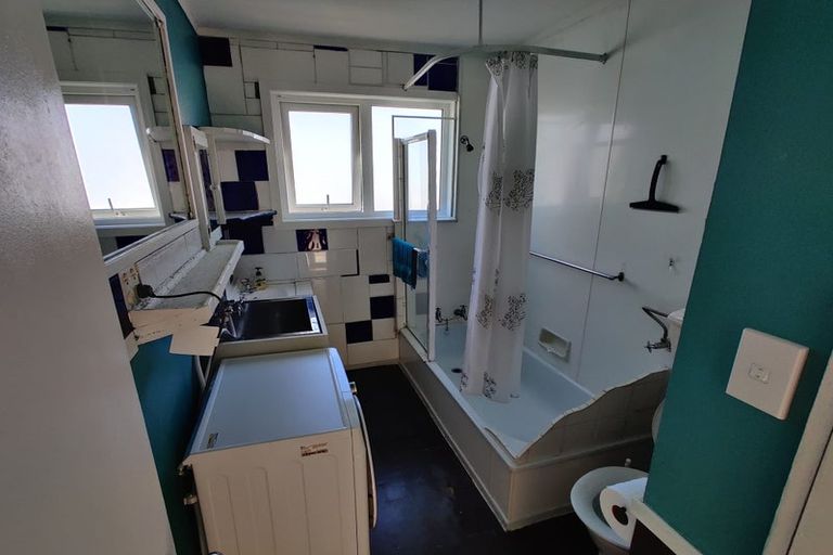 Photo of property in 29b Omega Street, Newlands, Wellington, 6037