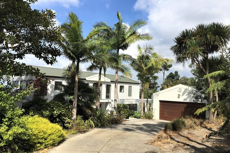 Photo of property in 7 Chatham Avenue, Paremoremo, Auckland, 0632