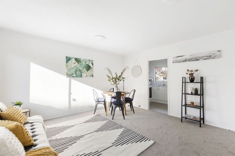 Photo of property in 1/406 Glenfield Road, Glenfield, Auckland, 0629