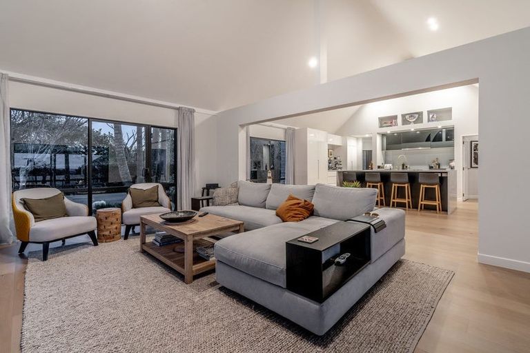 Photo of property in 211 Schnapper Rock Road, Schnapper Rock, Auckland, 0632