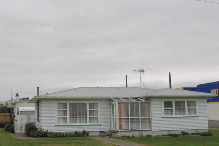 Photo of property in 20 Harbour Street, Foxton, 4814