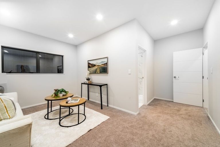 Photo of property in 4 Franheim Crescent, Orewa, 0931