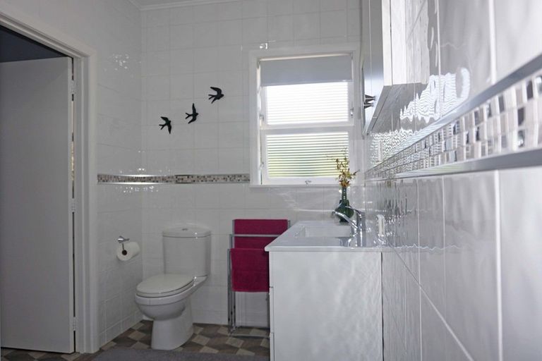 Photo of property in 24 Avenue North Road, Levin, 5510