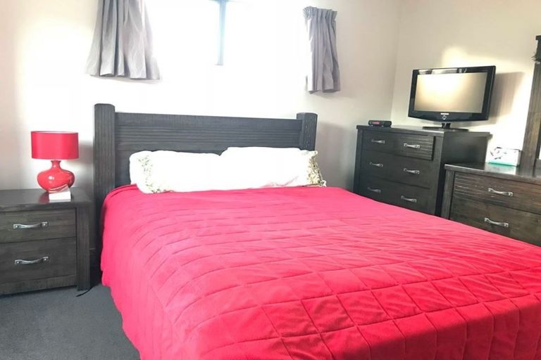 Photo of property in 35 Woolwich Close, Whitby, Porirua, 5024