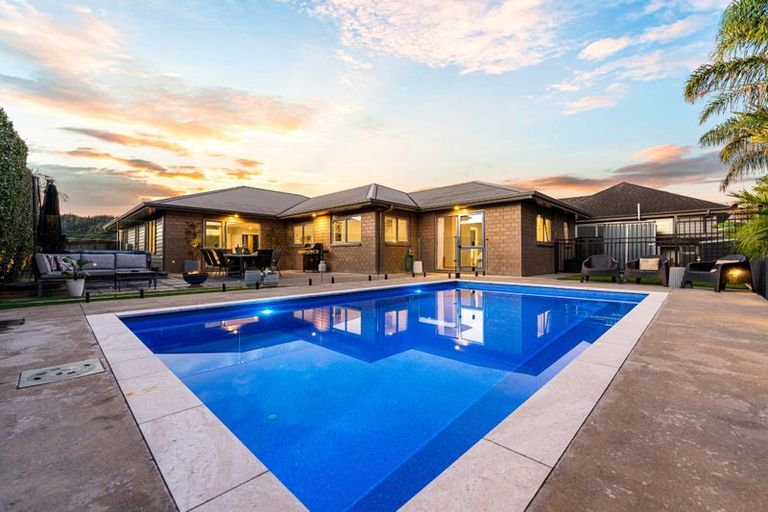 Photo of property in 14 Will Street, Huapai, Kumeu, 0810
