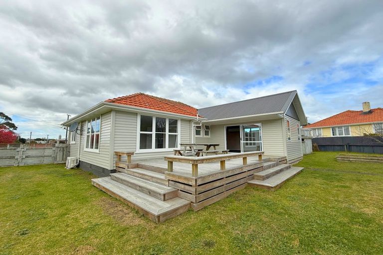 Photo of property in 16 Burns Street, Tawhero, Whanganui, 4501