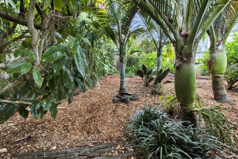 Photo of property in 31 Robbies Road, Shelly Park, Auckland, 2014