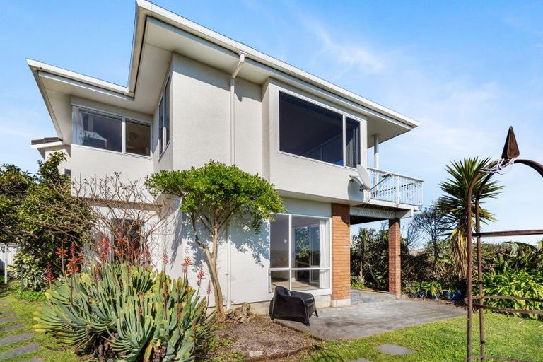 Photo of property in 19 Roslyn Road, Bluff Hill, Napier, 4110