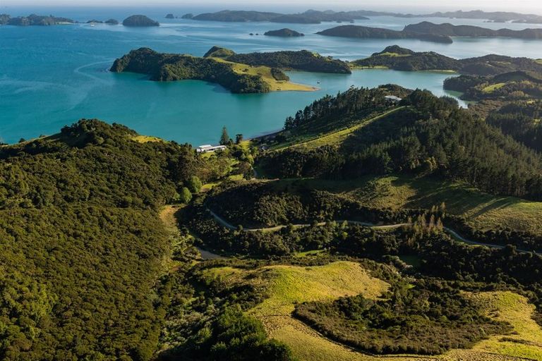 Photo of property in 250 Paroa Bay Road, Russell, 0272