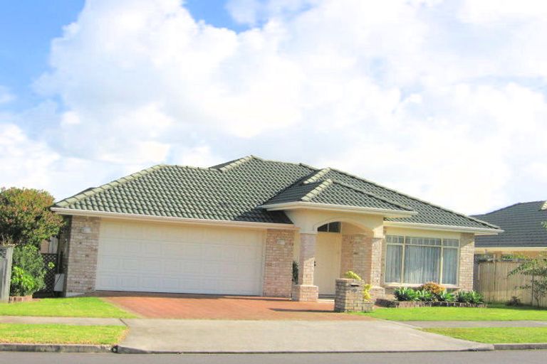 Photo of property in 10 Eaglemont Drive, East Tamaki Heights, Auckland, 2016