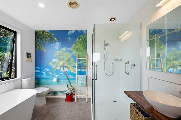 Photo of property in 9 Kapurau Lane, Merrilands, New Plymouth, 4312