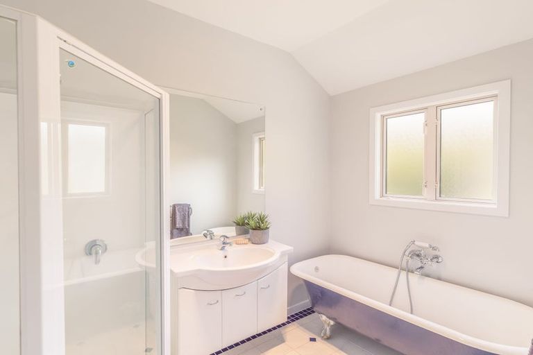 Photo of property in 16 Basil Place, Mount Pleasant, Christchurch, 8081