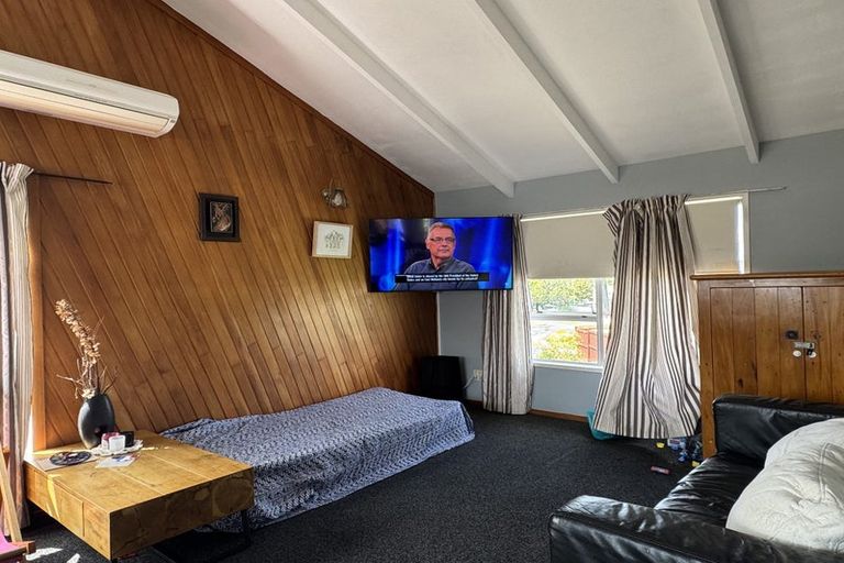 Photo of property in 15 Kereru Place, Half Moon Bay, Auckland, 2012