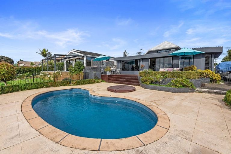 Photo of property in 108 Clovelly Road, Bucklands Beach, Auckland, 2012