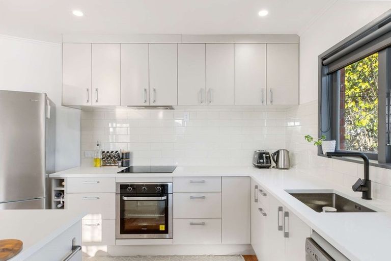 Photo of property in 20 Kirby Street, Glendene, Auckland, 0602