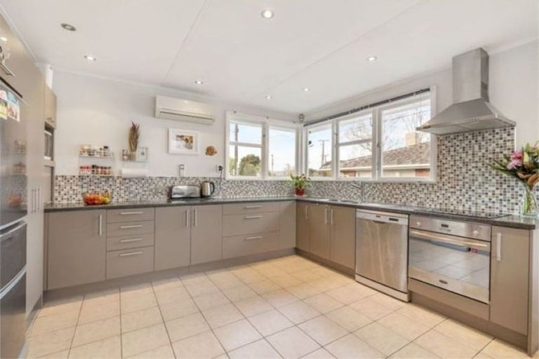 Photo of property in 61 Arimu Road, Papakura, 2110