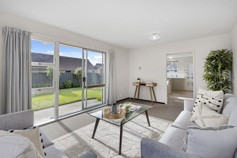 Photo of property in 1/124 Lake Terrace Road, Burwood, Christchurch, 8061