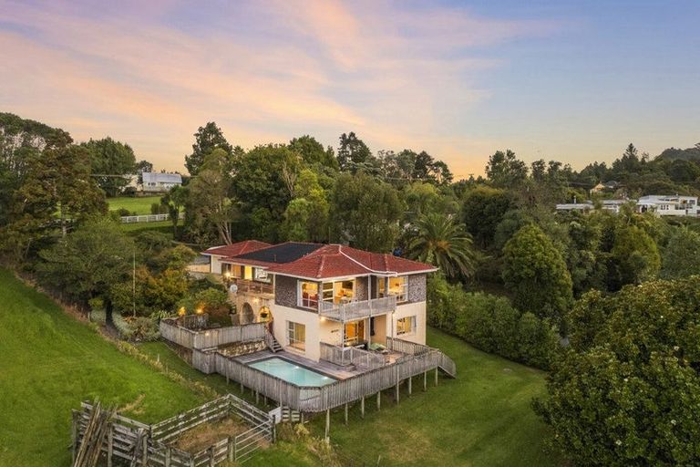Photo of property in 267 Forest Hill Road, Waiatarua, Auckland, 0612