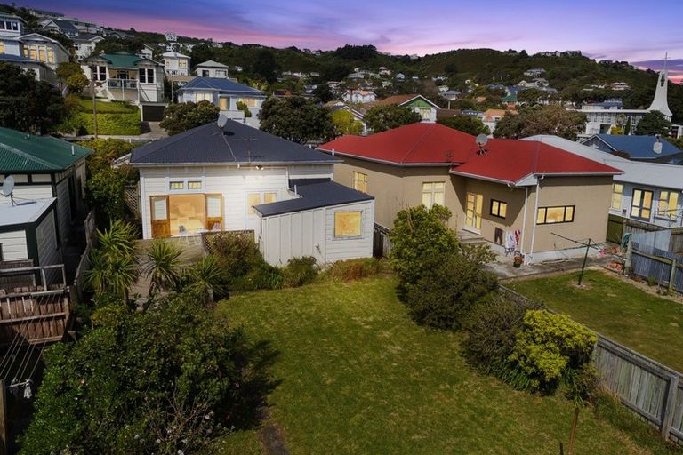 Photo of property in 142 Clyde Street, Island Bay, Wellington, 6023