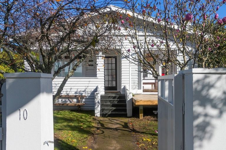 Photo of property in 10 Walmer Road, Point Chevalier, Auckland, 1022